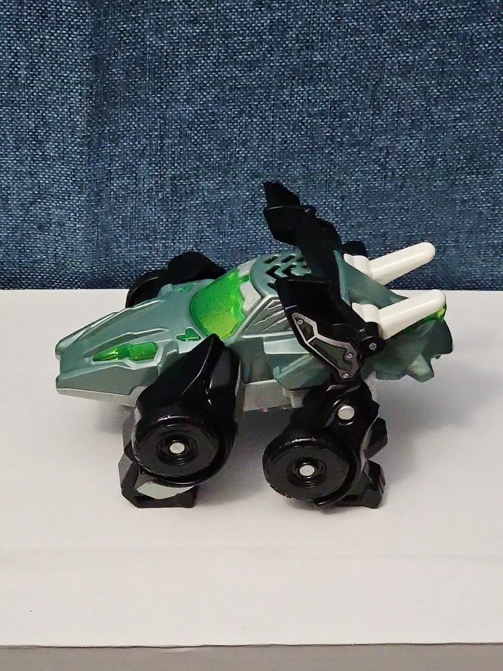 VTech Switch & Go Dinos Turbo Triceratops Transforming Race Car | Friction Motor